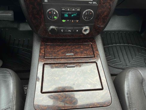 Used 2011 GMC Yukon Denali AWD/4WD image 23