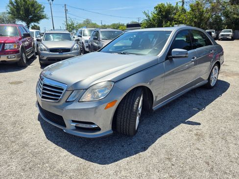 Used 2013 Mercedes-Benz E 350 4MATIC Sedan image 3