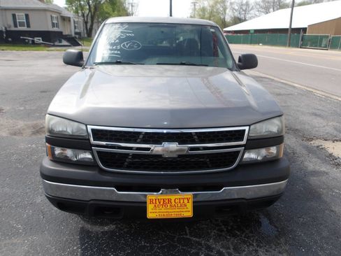 Used 2007 Chevrolet Silverado 1500 W/T image 2