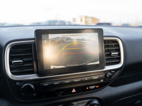 Used 2025 Hyundai Venue SEL image 30