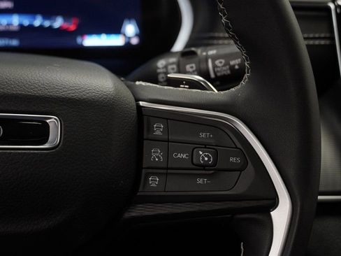 Certified 2025 Jeep Grand Cherokee Altitude image 39