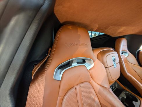 Used 2013 SRT Viper GTS w/ GTS Laguna Interior Pkg image 17