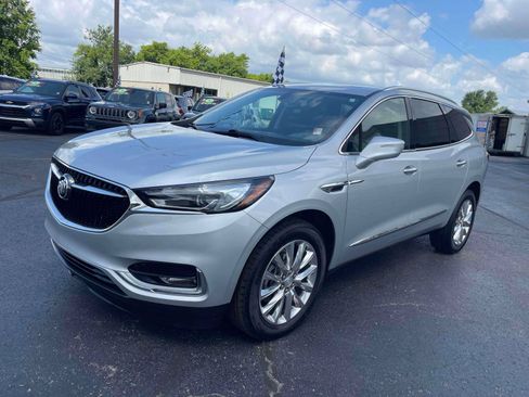 Used 2019 Buick Enclave Essence FWD image 2