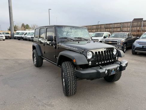 Used 2015 Jeep Wrangler Unlimited Rubicon w/ Connectivity Group image 9