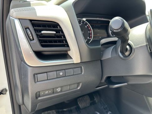Used 2023 Nissan Rogue SV AWD/4WD image 28