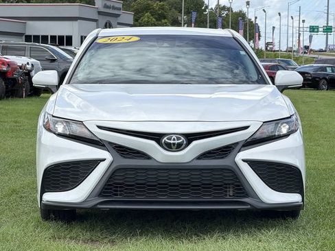 Used 2024 Toyota Camry SE FWD image 3