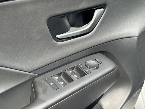 Used 2024 Hyundai Kona Limited AWD/4WD image 19