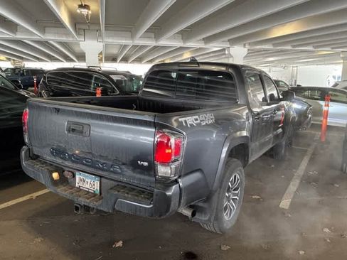 Used 2022 Toyota Tacoma TRD Sport w/ TRD Premium Sport Package image 4