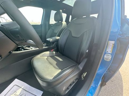 Used 2023 Jeep Compass Latitude w/ Sun and Sound Group AWD/4WD image 13