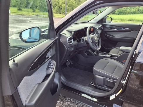 Used 2025 Chevrolet TrailBlazer LT AWD/4WD image 52