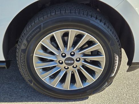 Used 2021 Lincoln Navigator 4WD image 9