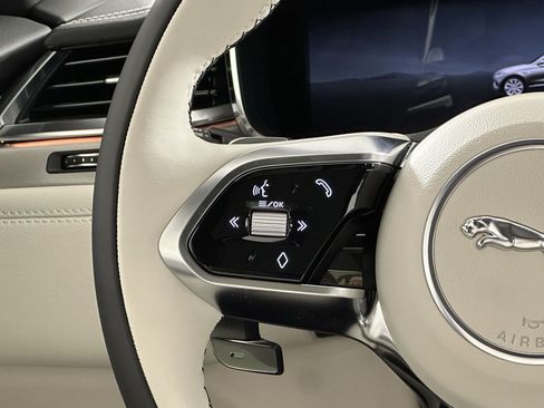 Used 2026 Jaguar F-PACE R-Dynamic S image 15