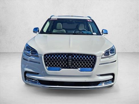 Used 2022 Lincoln Aviator Black Label w/ Class IV Trailer Tow Package image 2