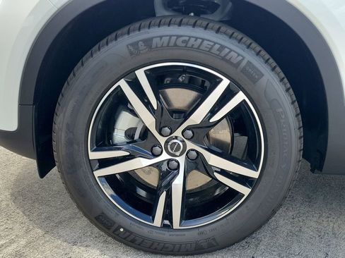 New 2026 Volvo XC40 B4 Core w/ Climate Package FWD image 4