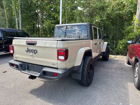 Used 2022 Jeep Gladiator Overland w/ Trailer Tow Package AWD/4WD image 9