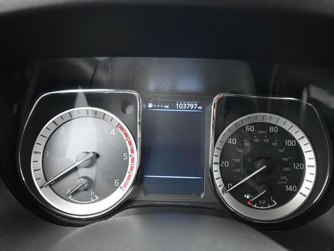 Used 2019 Nissan Titan SL w/ Midnight Edition image 16