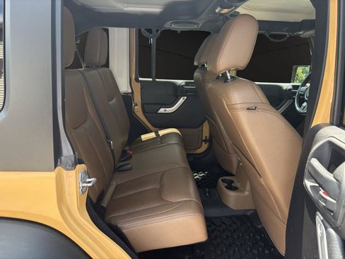Used 2014 Jeep Wrangler Unlimited Rubicon w/ Dual Top Group AWD/4WD image 18