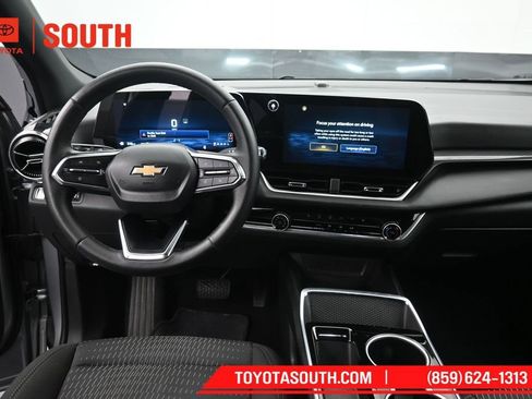 Used 2025 Chevrolet Equinox LT AWD/4WD image 11
