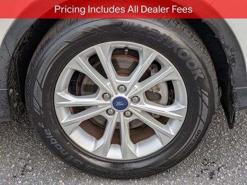 Used 2017 Ford Escape SE w/ Equipment Group 201A FWD image 11