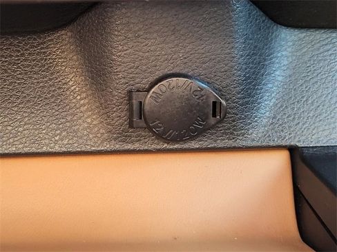 Used 2020 Toyota Avalon Limited image 25