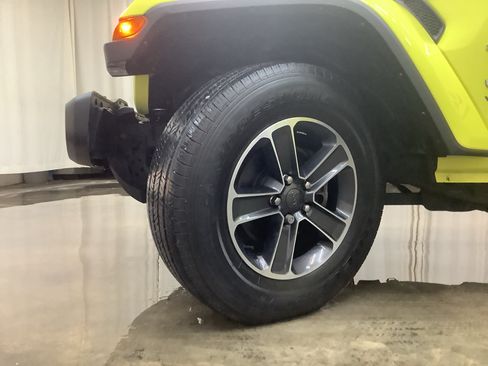 Used 2023 Jeep Wrangler Unlimited Sahara AWD/4WD image 27