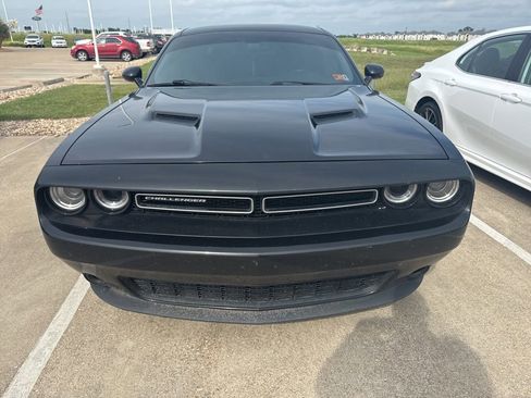 Used 2016 Dodge Challenger SXT RWD image 6