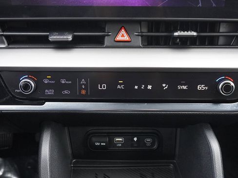 Used 2023 Kia Sportage EX image 45