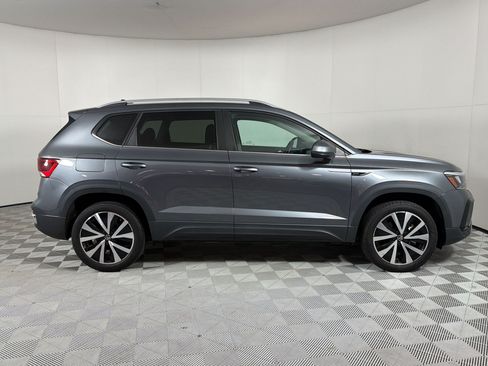 Used 2023 Volkswagen Taos SE FWD image 8