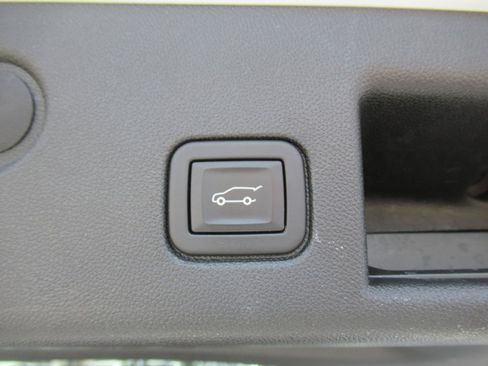 Certified 2023 Chevrolet Equinox LT FWD image 32