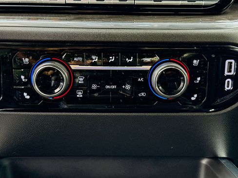 Used 2024 Chevrolet Silverado 2500 LTZ w/ LTZ Premium Package image 16