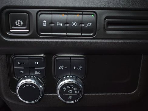 Used 2021 GMC Yukon XL SLE image 16