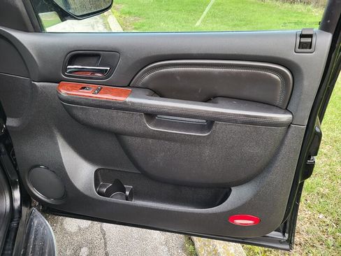 Used 2011 Cadillac Escalade ESV Luxury image 27