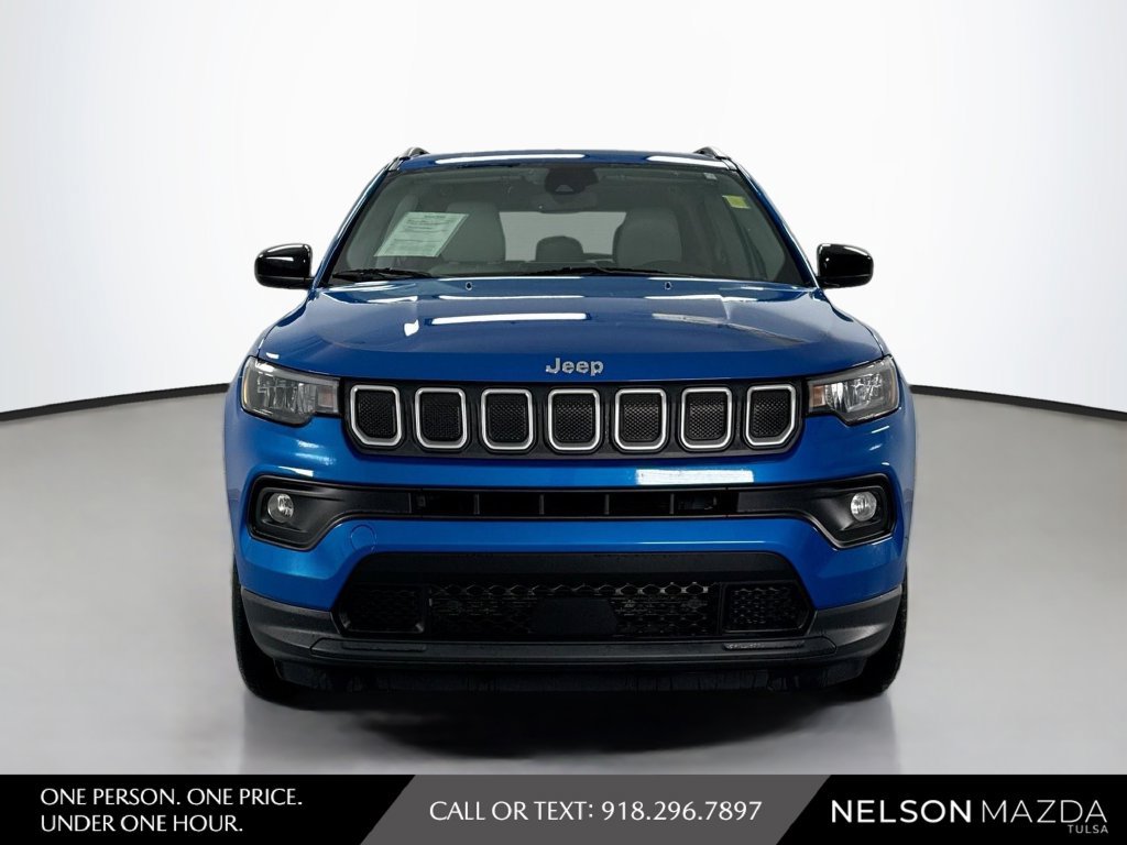 Used 2022 Jeep Compass Latitude w/ Sun and Sound Group AWD/4WD image 2
