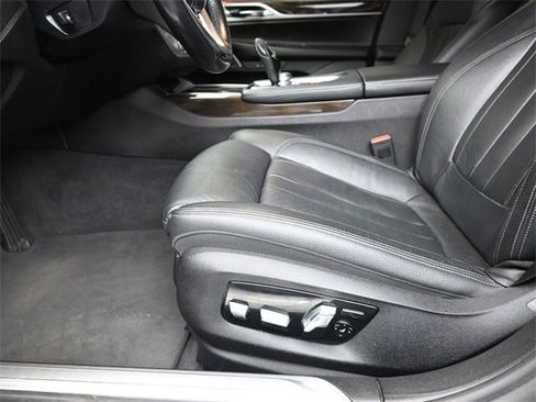 Used 2020 BMW 740i xDrive 740i xDrive w/ Cold Weather Package image 20