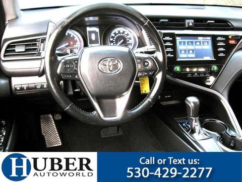 Used 2019 Toyota Camry SE image 4
