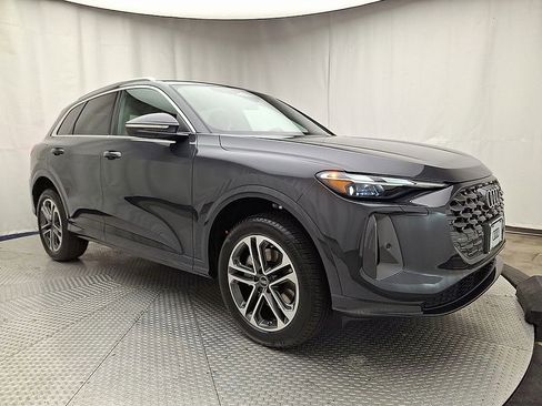 New 2025 Audi Q5 Premium image 2