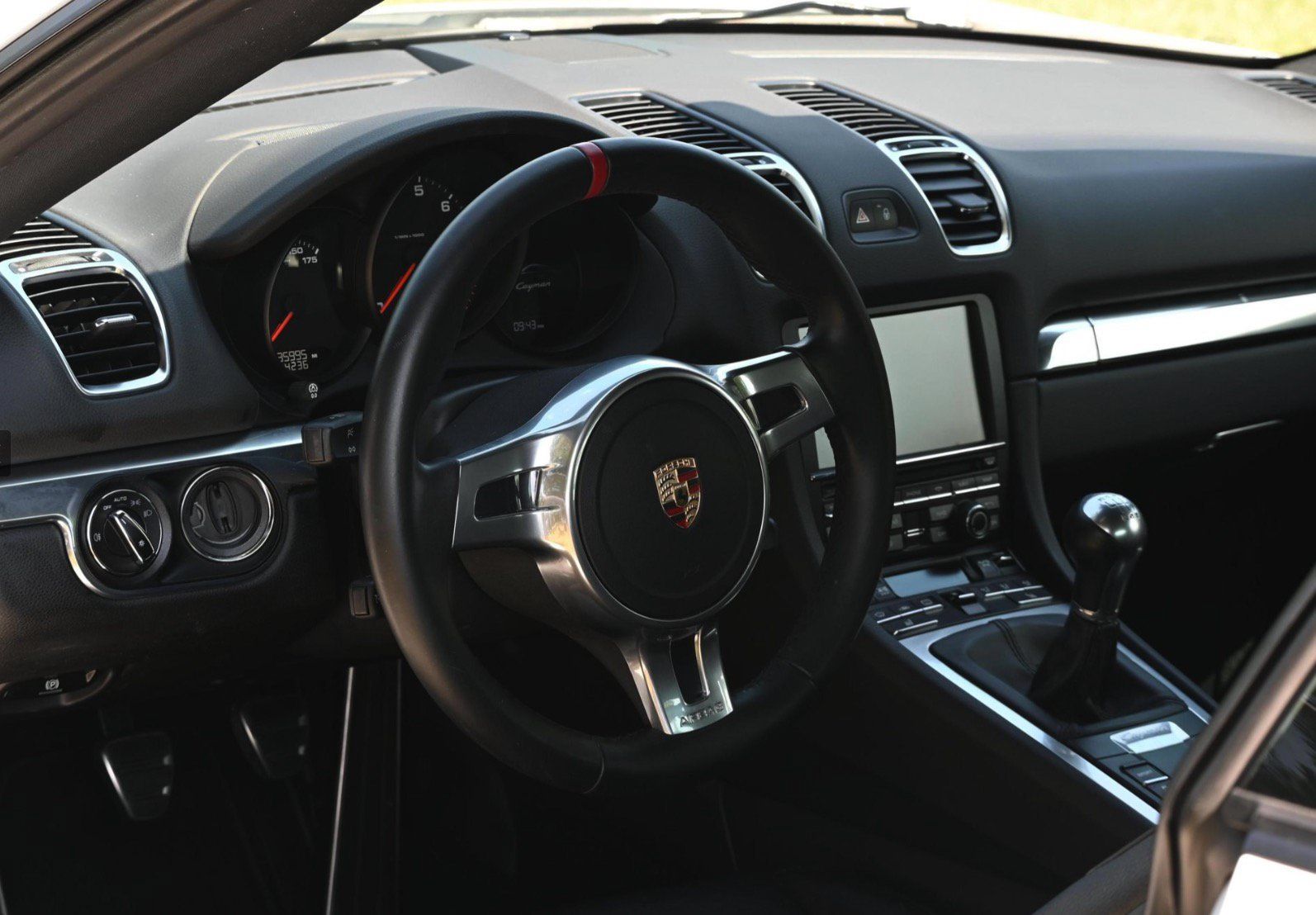 Used 2014 Porsche Cayman RWD image 3