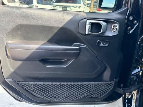 Used 2018 Jeep Wrangler Unlimited Sport S AWD/4WD image 15