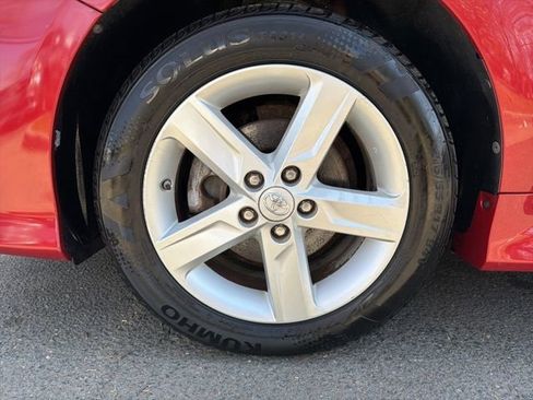 Used 2014 Toyota Camry SE FWD image 18
