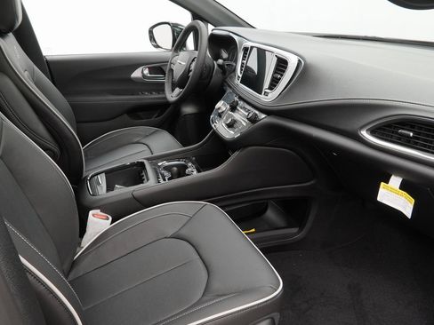 New 2026 Chrysler Pacifica Limited w/ S Appearance Package image 33