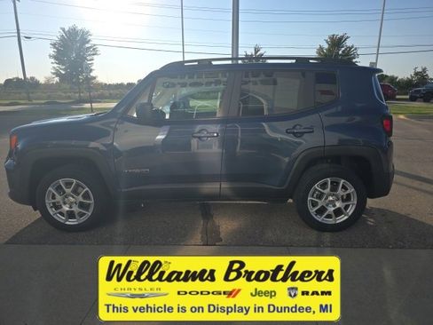 Certified 2022 Jeep Renegade Latitude w/ Convenience Group image 9