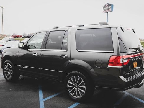 Used 2017 Lincoln Navigator Select image 27