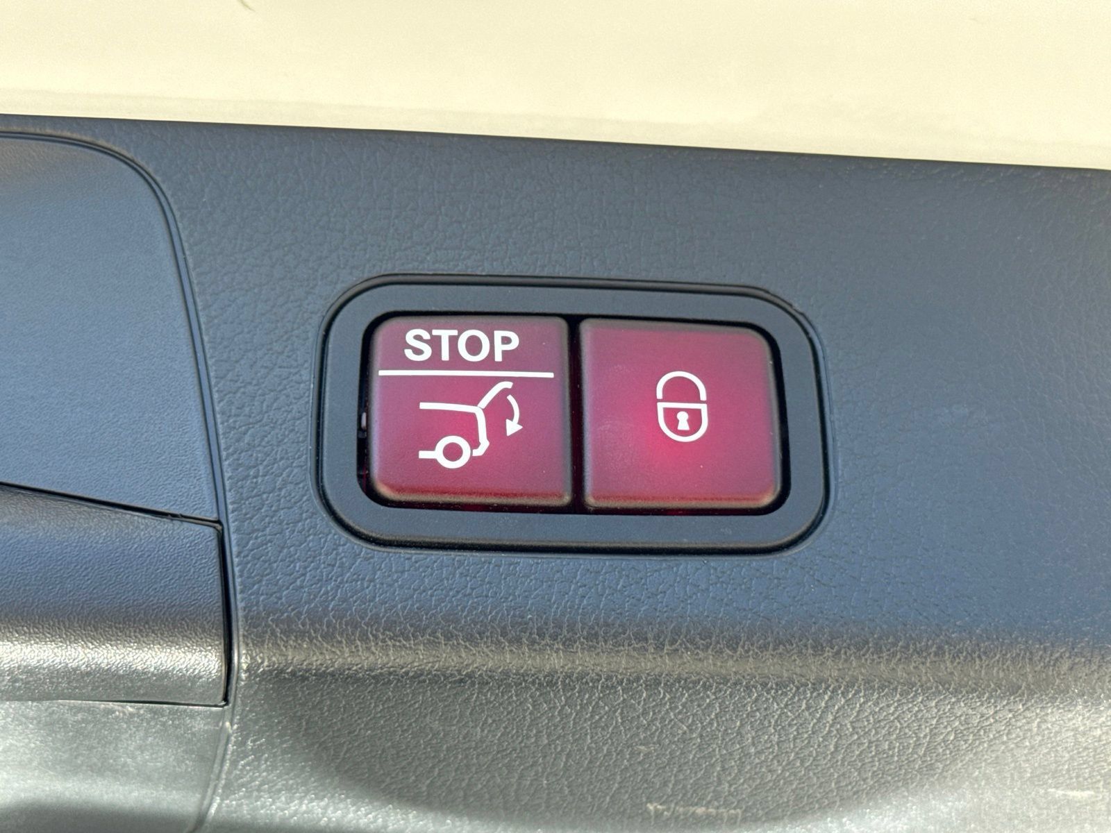 Used 2022 Mercedes-Benz GLB 250 image 17
