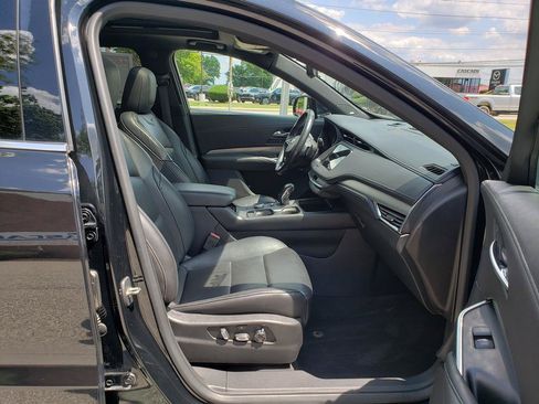 Used 2019 Cadillac XT4 Premium Luxury w/ Enhanced Visibility Package AWD/4WD image 19