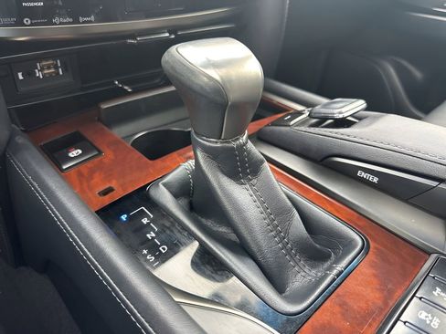 Used 2016 Lexus LX 570 4WD image 19