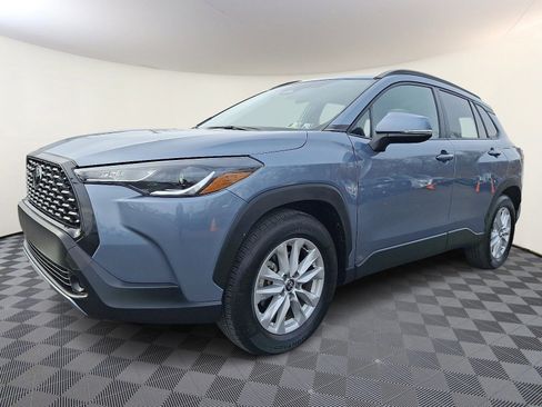 Certified 2023 Toyota Corolla Cross LE image 3