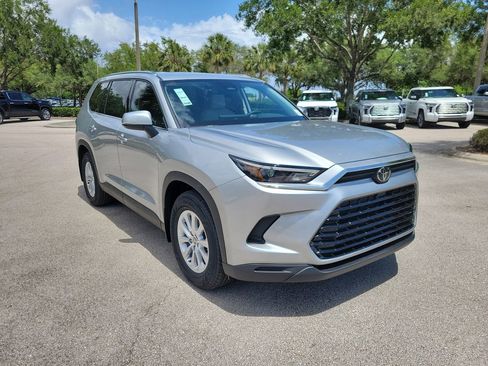 New 2026 Toyota Grand Highlander XLE FWD image 2
