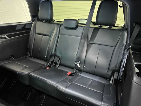 Used 2019 Ford Expedition XLT w/ Equipment Group 201A AWD/4WD image 23