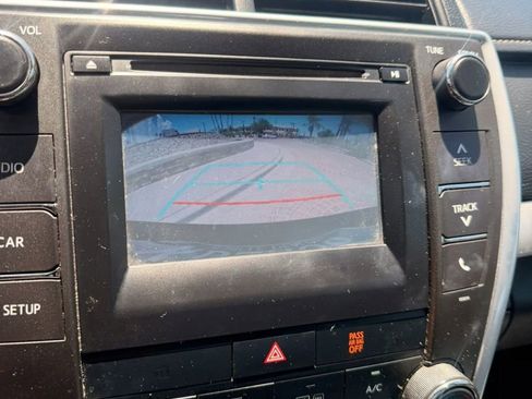 Used 2017 Toyota Camry SE FWD image 5