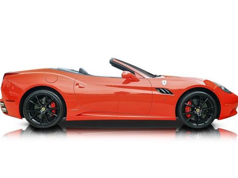 Used 2012 Ferrari California RWD image 2